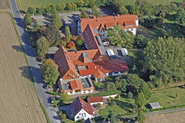 Die "Ruhrtalklinik": dreigeschossiger Erweiterungstrakt in Richtung "Park" angedacht LUFTAUFNAHME: ANDREAS DUNKER