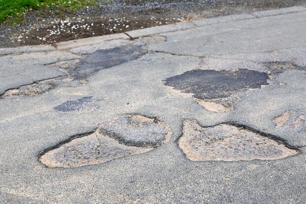 Schlaglöcher in Schlückingen FOTO: ANDREAS DUNKER