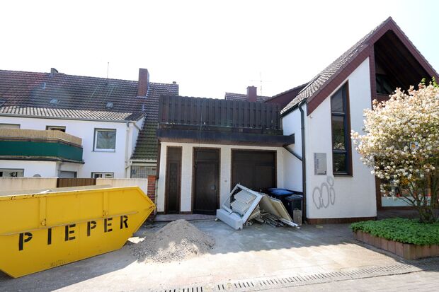 Ein Teil des Gebäudes wurde von Eigentümer Helmut Eichhorst aus Unna bereits entkernt. ARCHIVFOTO: ANDREAS DUNKER 