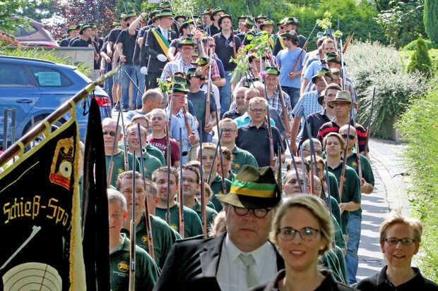 Trauerflor an der SSC-Fahne FOTO: ANDREAS DUNKER