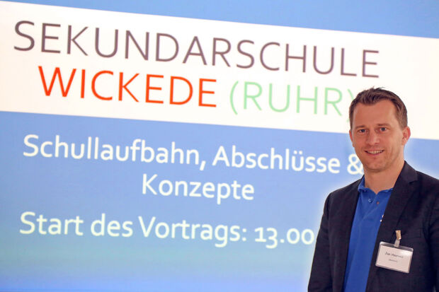 Die Gemeinde Wickede (Ruhr) sucht einen passenden Namen für ihre "Sekundarschule" – rechts im Bild: Schulleiter Jan Haurand ARCHIVFOTO: ANDREAS DUNKER
