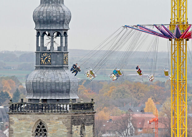 Karussell auf der Allerheiligenkirmes an der Petri-Kirche in Soest ARCHIVFOTO: ANDREAS DUNKER