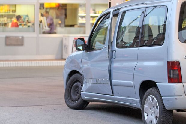 Voraussichtlich Totalschaden: der Pkw des Werler Fahrers FOTO: ANDREAS DUNKER