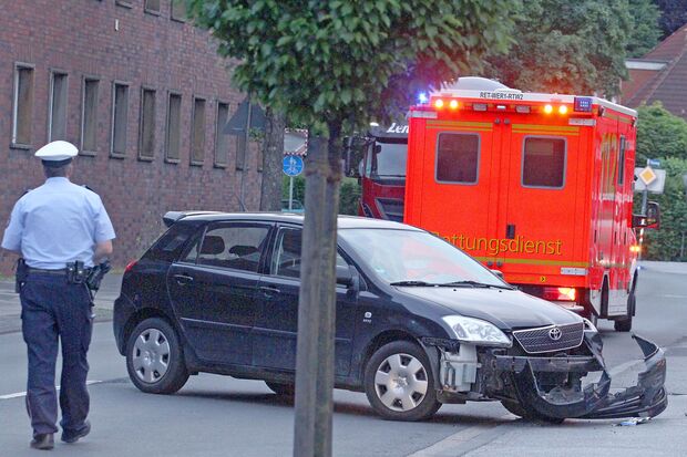 Unfall auf der Hauptstraße, Höhe Shell-Tankstelle FOTO: ANDREAS DUNKER