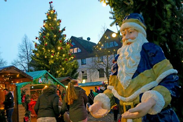 Die Weihnachtsmann-Figur am Freitag bei der Eröffnung des Wickeder Weihnachtsmarktes FOTO: ANDREAS DUNKER