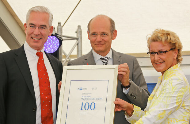 Dr. Jürgen E. Platt (Mitte), Vorsitzender der Geschäftsführung, bei der 100-Jahr-Feier des Unternehmens ARCHIVFOTO: ANDREAS DUNKER