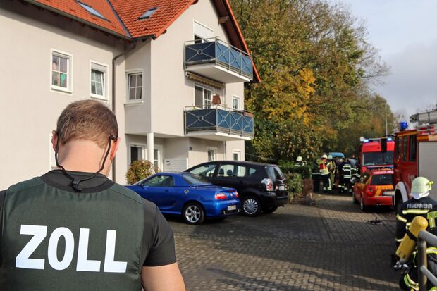 Spektakulär erscheinender Einsatz des Zolls in Wiehagen FOTO: ANDREAS DUNKER