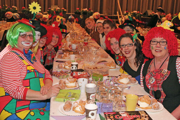 Verkleidete Frauen auf dem KFD-Frauenkarneval im Bürgerhaus FOTO: CARINA WESTERWELLE