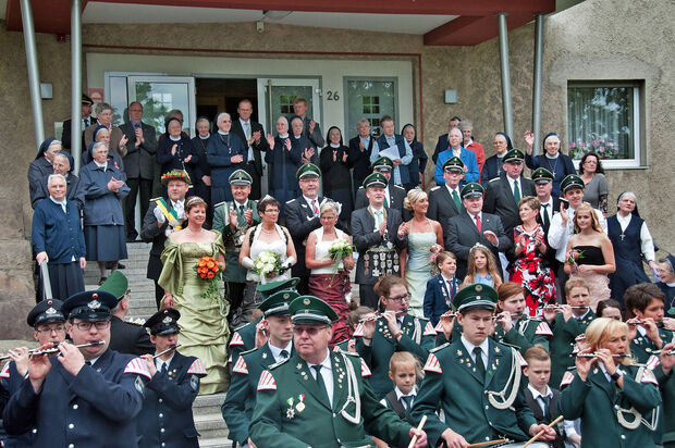 Präsentation der zahlreichen Regentenpaare auf der Treppe des Heilig-Geist-Klosters in Wimbern FOTO: CHRISTIAN MEIER