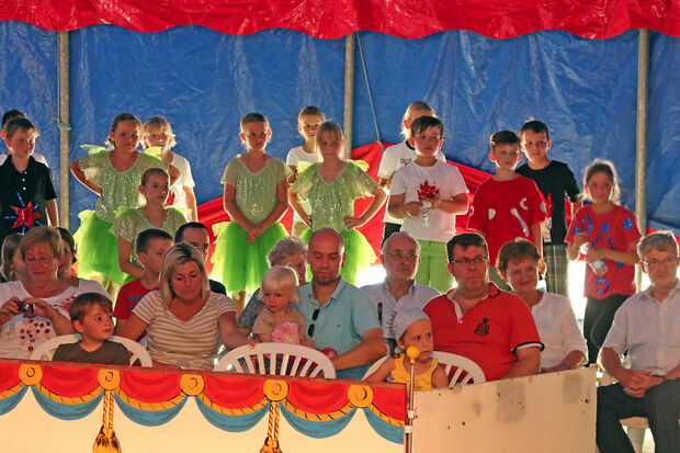 Das Publikum war begeistert von den Auftritten der kleinen Künstler. FOTO: ANDREAS DUNKER