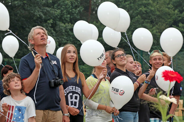 Luftballon-Massenstart FOTO: ANDREAS DUNKER