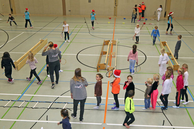 Auch die Tennis-Abteilung präsentierte sich bei der Adventsfeier des Turnvereins. FOTO: ANDREAS DUNKER