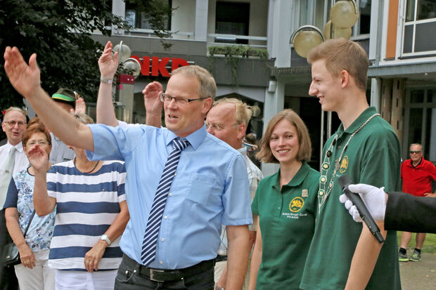 Prinzenproklamation auf dem Marktplatz in Wickede FOTO: ANDREAS DUNKER